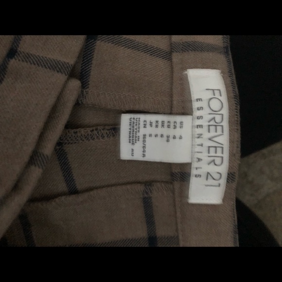 F21 essential grid pattern capris Sz 4 - Picture 3 of 7